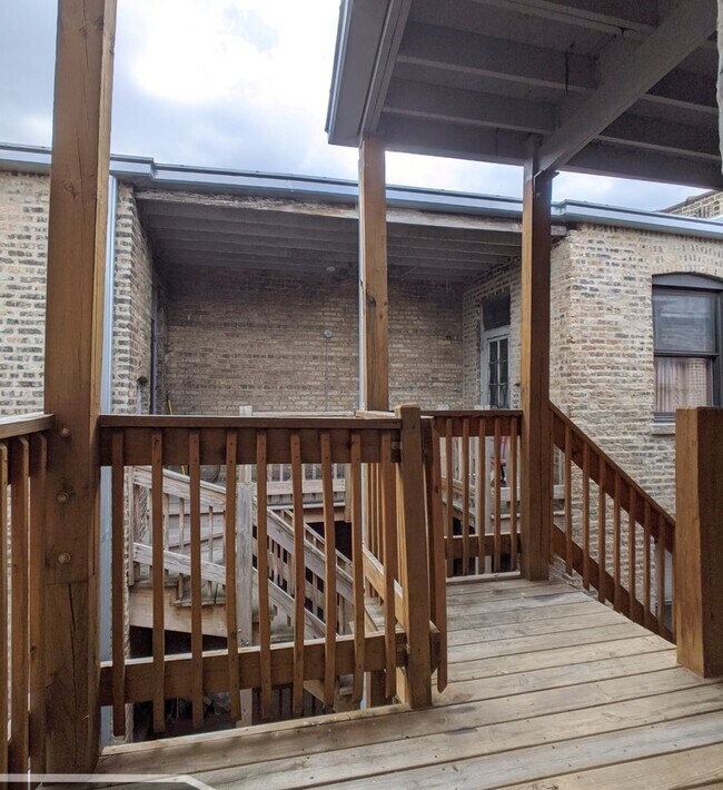 Building Photo - 2332 N Spaulding Ave