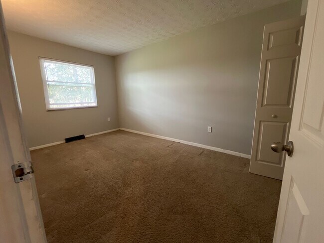 Building Photo - 1851-1853-1853 Lake Club Dr