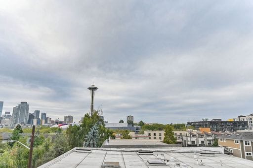 Building Photo - Beautiful top floor 1 bedroom 1 bathroom apartment on Lower Queen Anne