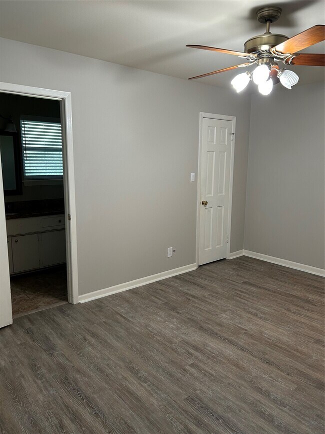 Building Photo - 10233 Moorberry Ln