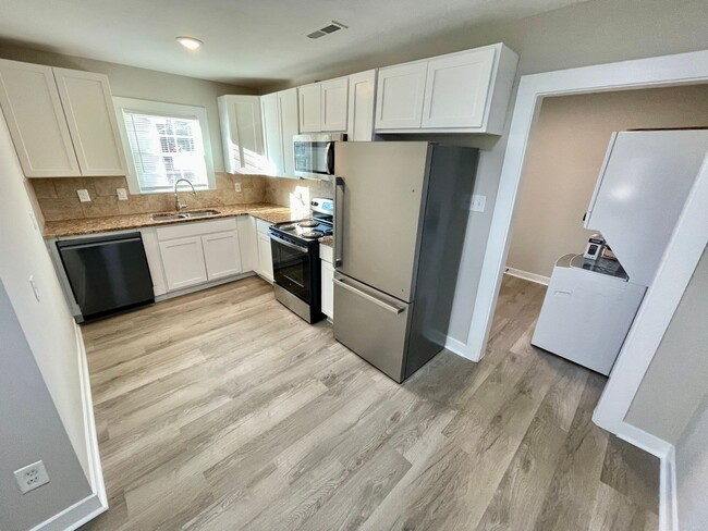 Primary Photo - Gorgeous 1 bedroom in happening Kannapolis!