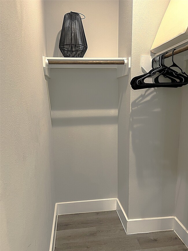 Building Photo - 19106 Sears Dr