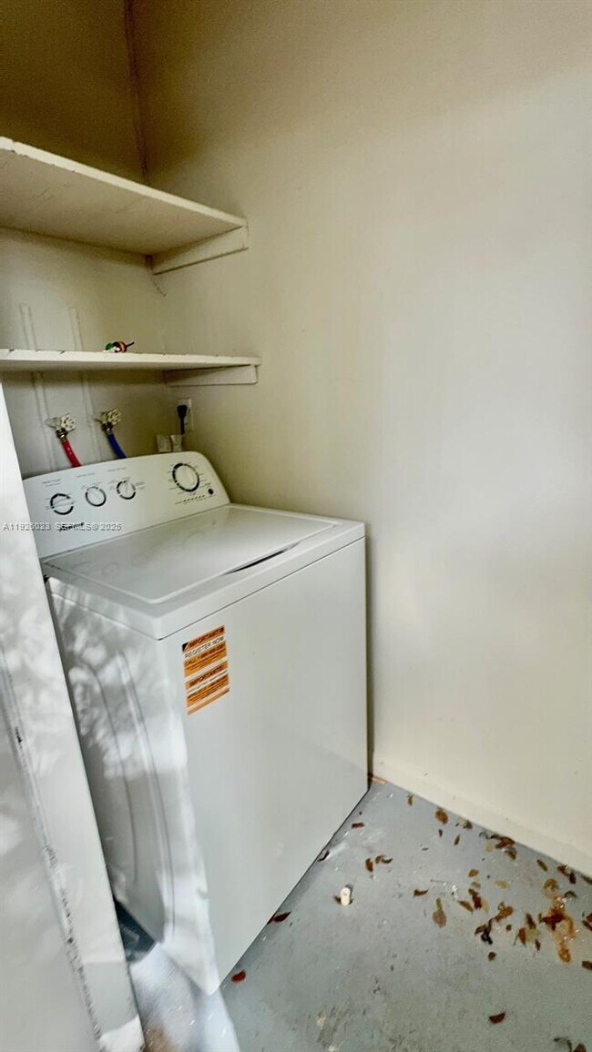 Building Photo - 718 SW 7th St