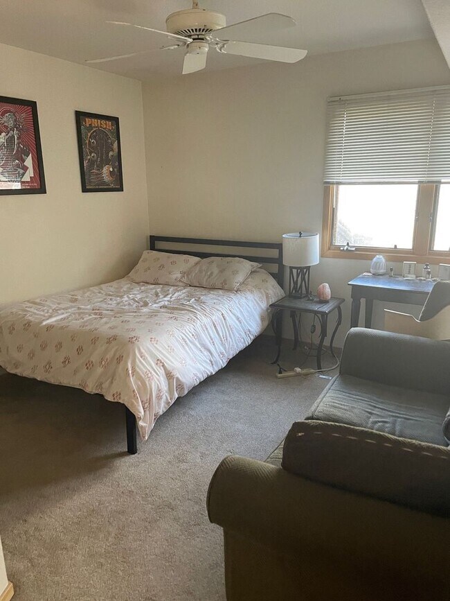 Building Photo - 2568 Vine Pl