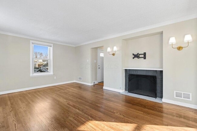 Building Photo - 2063 Inchcliff Rd