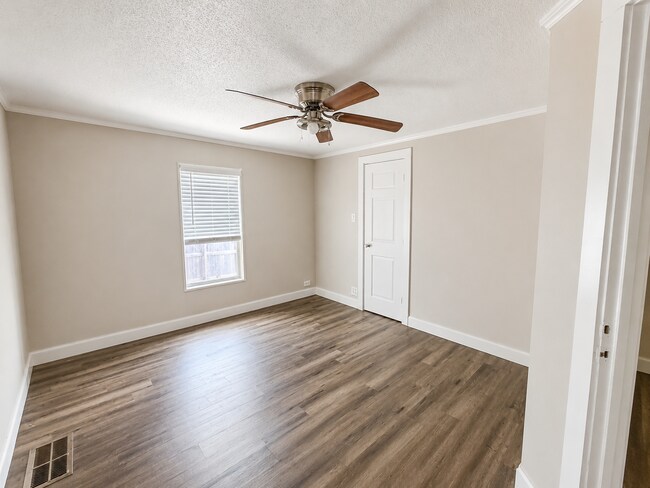 Building Photo - 3/2 Bungalo-style off Birchman