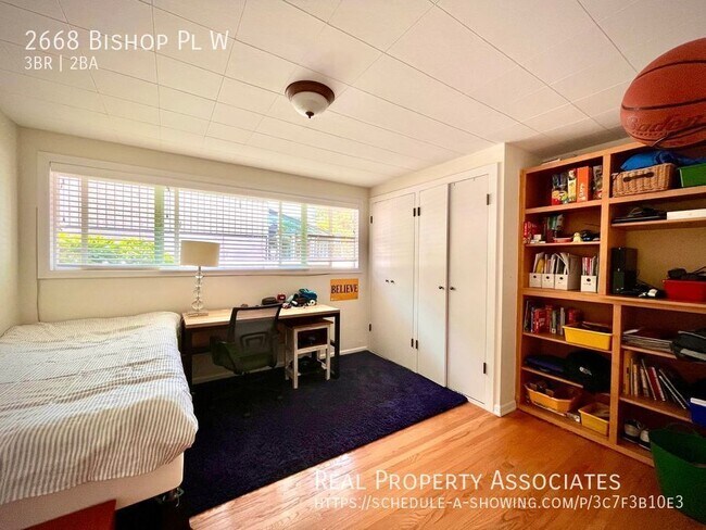 Building Photo - 2668 Bishop Pl W