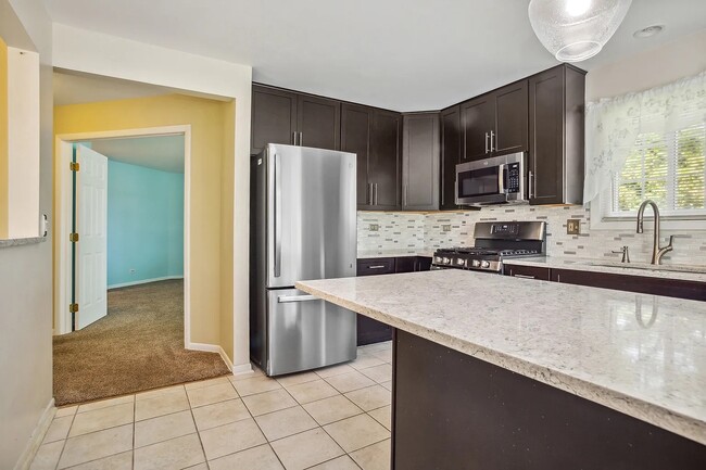 Building Photo - 321 Pembroke Ct