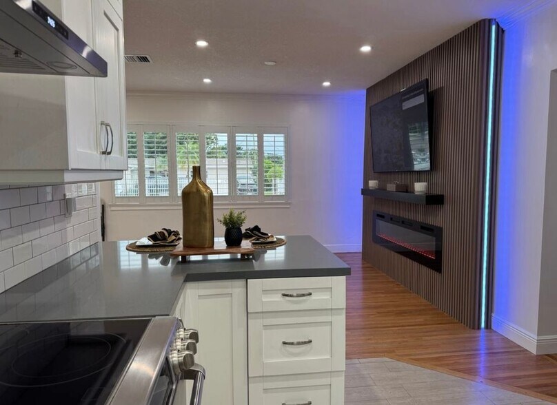 Building Photo - 9315 SW 44th St