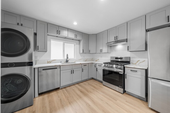 Building Photo - 1537 N Kingsley Dr