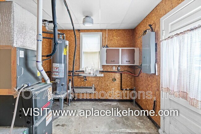 Building Photo - 1011 E 24th Ave