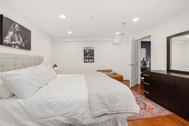 Building Photo - 329 N West Ave