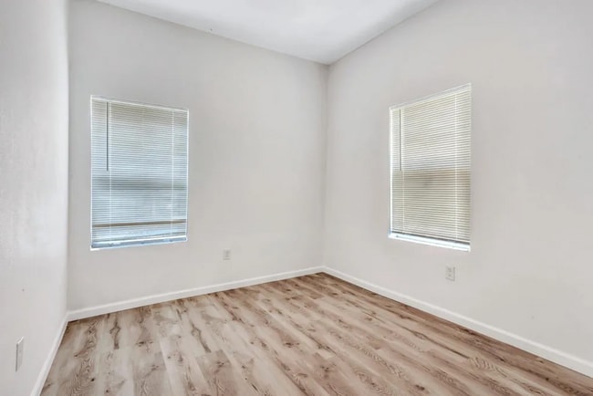 Building Photo - Renovated and full of character, this 3-bedroom, 1-bath apartment, We accept section 8