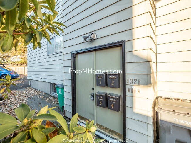 Building Photo - One Bedroom Hawthorne Apartment w/ Secure ...