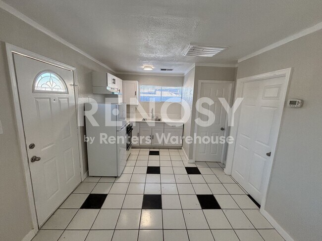 Building Photo - Modern, Solar Energy, 2-Bedroom detached Casita!