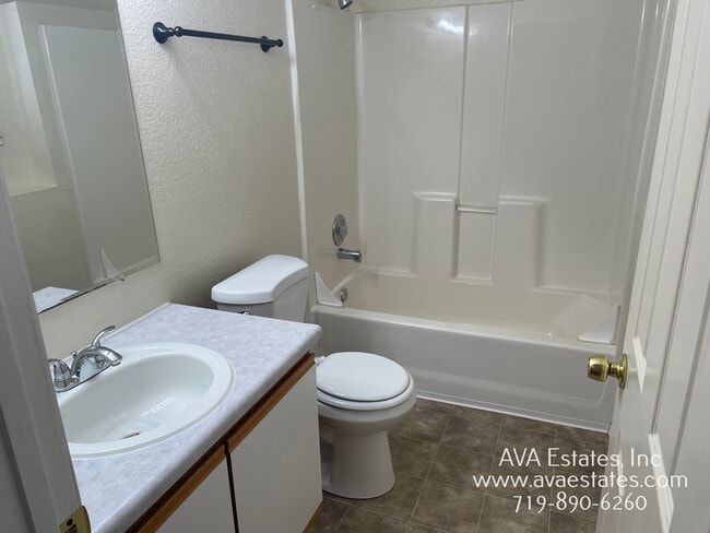 Building Photo - 729 E Laporte Dr