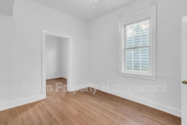 Building Photo - 299 Coming St