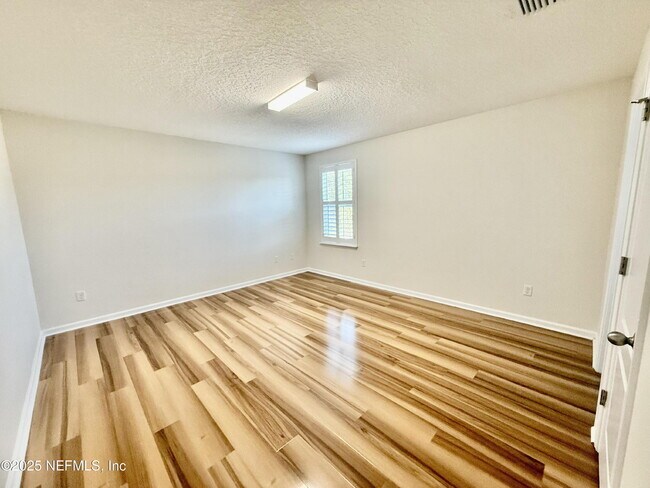 Building Photo - 488 Pine Eagle Dr