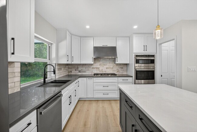 Building Photo - 280 Sulky Way