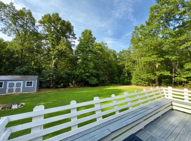 Building Photo - 864 Ridgemont Dr
