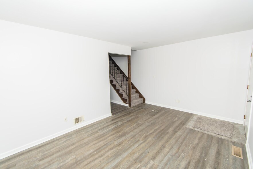 Building Photo - 7654 Whitcomb St