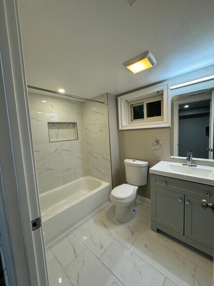 Building Photo - 1253 Cresthaven Dr