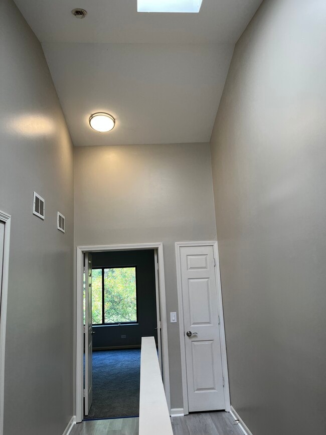 Building Photo - 378 White Oak Ln