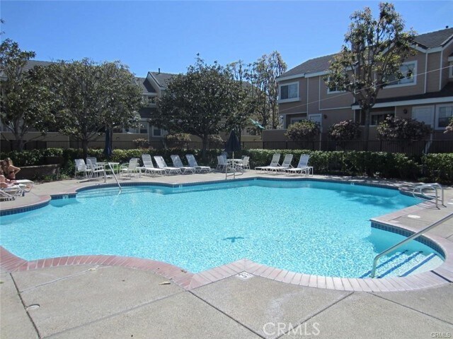 Building Photo - 2800 Plaza del Amo