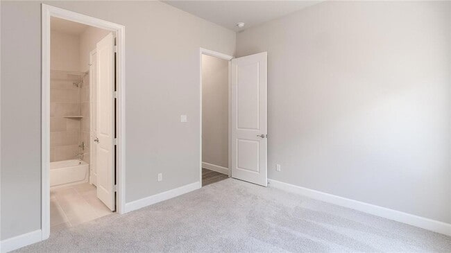 Building Photo - 6313 Empresa Dr