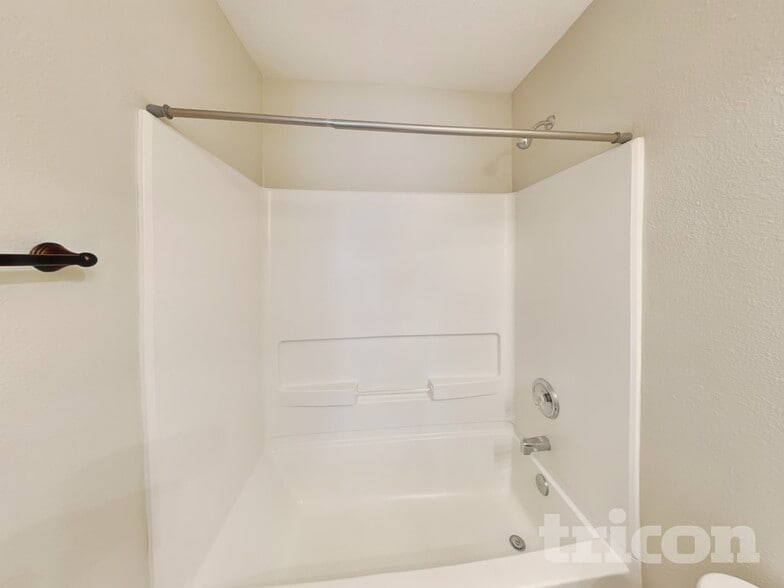 Building Photo - 947 Littleton Dr