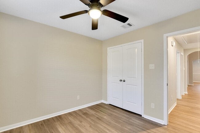Building Photo - 5540 S Buffalo Cir