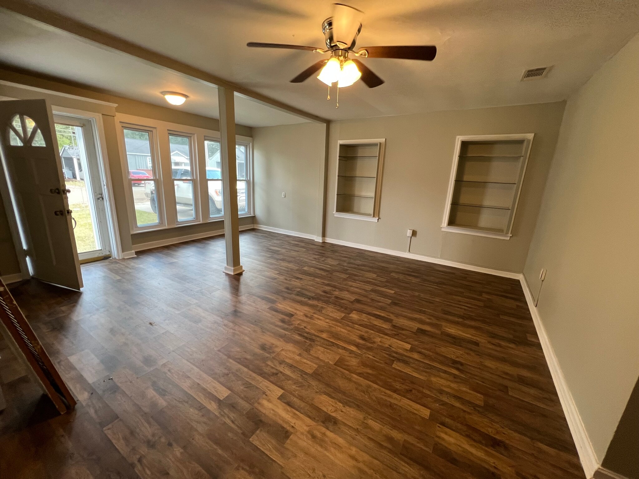 Front Room Entry - 519 Lakeview Ave