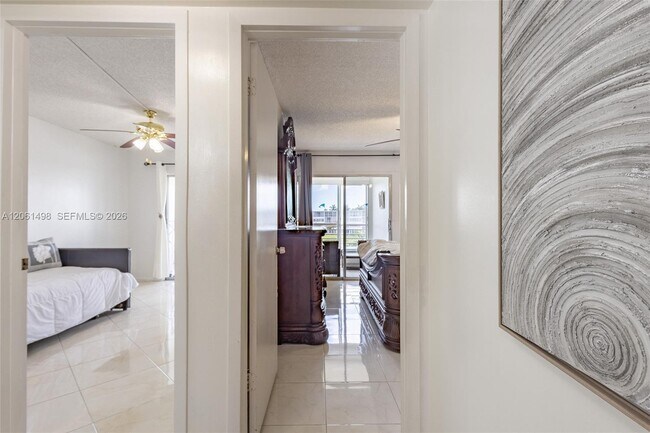 Building Photo - 3049 Wolverton C