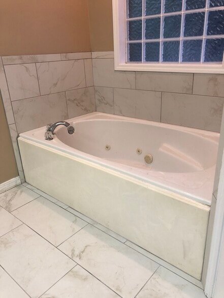 Master Bath - 106 Hanover Cove