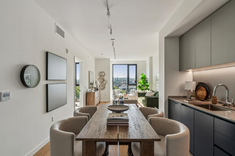 Building Photo - 395 6th St