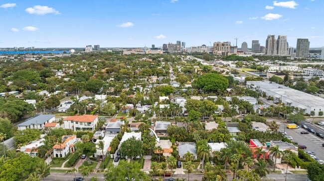 Building Photo - 605 Sunset Rd