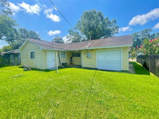 Building Photo - 3509 Ramsey Dr