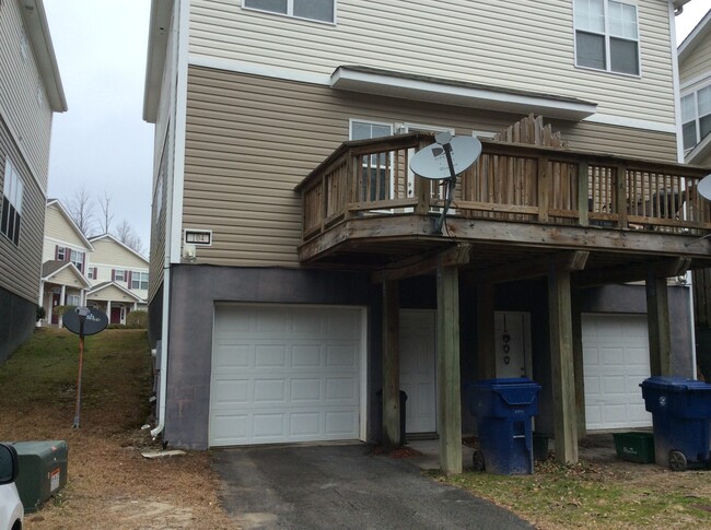 Building Photo - Beautiful Town Home in Tucker Creek