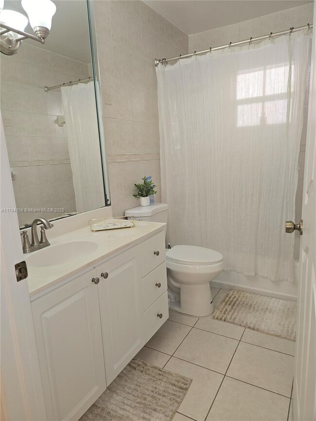 Building Photo - 2652 SW 31st Ct