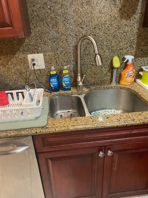 Building Photo - 220 Lake Dr