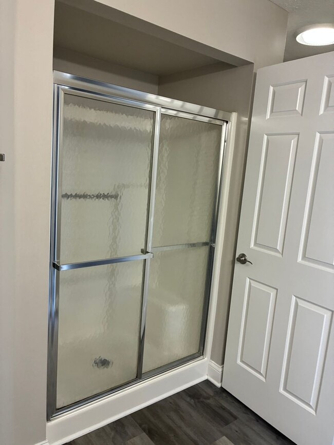 Building Photo - 3 Bedroom 2 Bath Condo