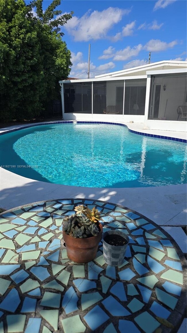 Building Photo - 6550 SW 26th St