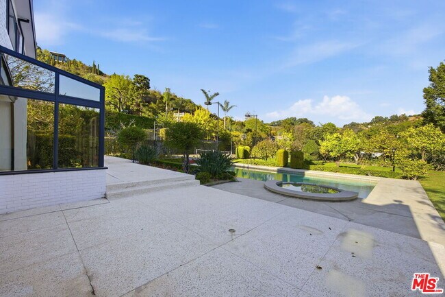 Building Photo - 2846 Royston Pl