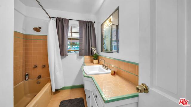 Building Photo - 1842 Stoner Ave