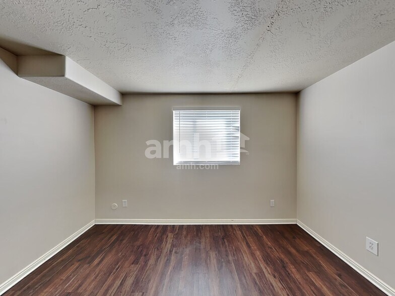 Building Photo - 32 E 2200 S