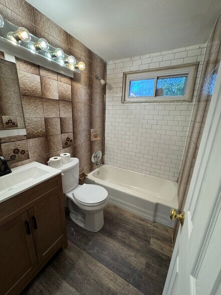 Building Photo - 22 Judith Ter