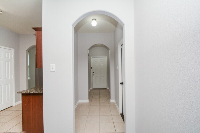 Building Photo - 30915 W Lost Creek Blvd