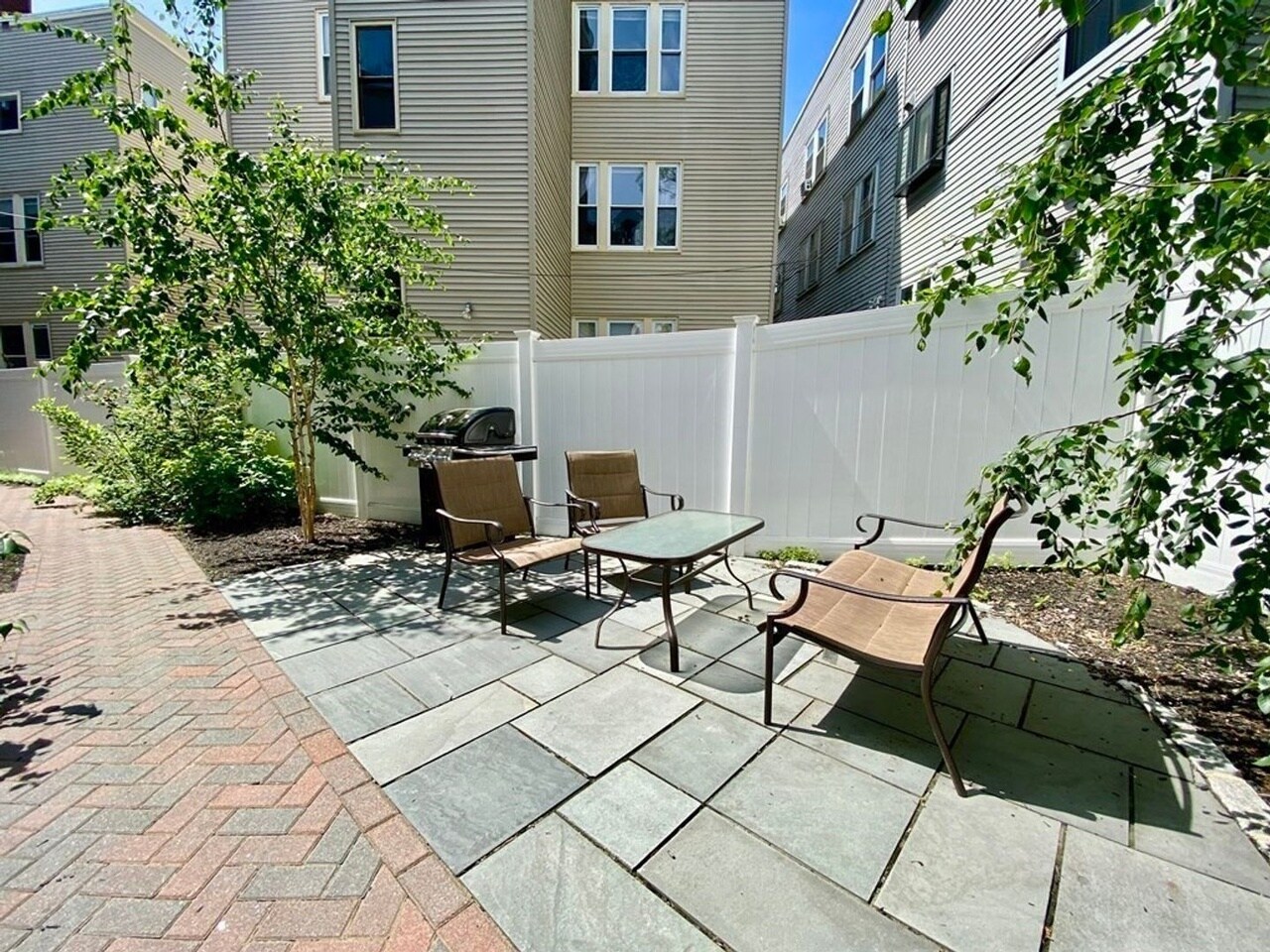 Building Photo - 258 Hampshire St