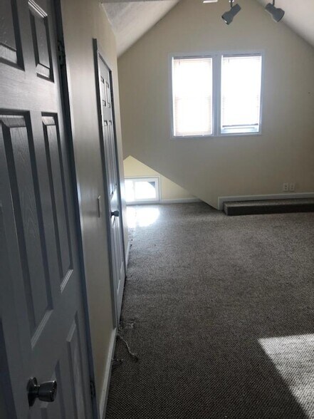 Building Photo - 92 Townsend Ave