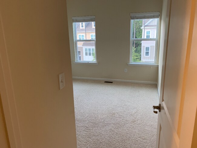 Building Photo - 717 Edgewater Ridge Ct